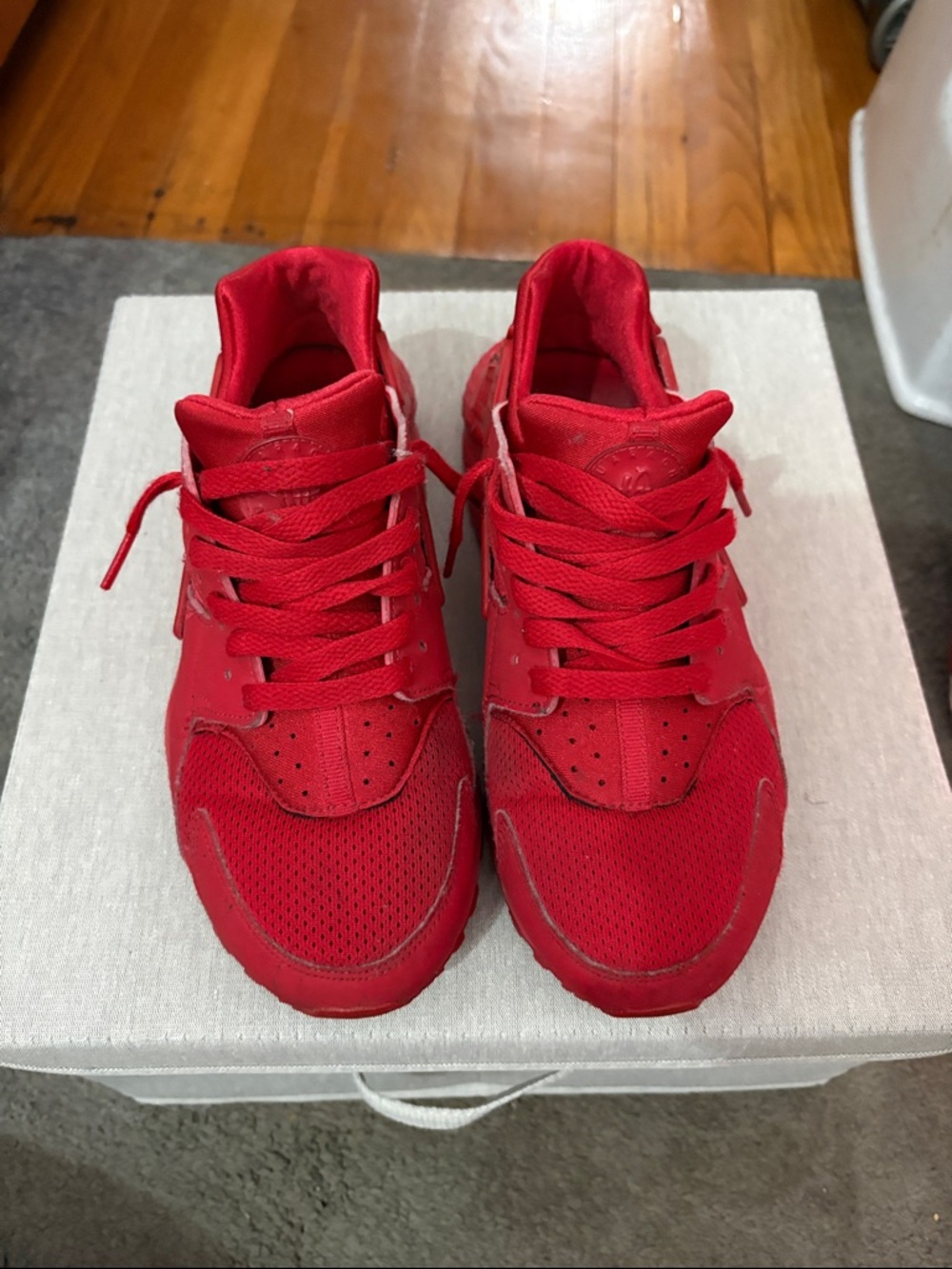 NIKE AIR HUARACHE Red Kids Sneakers size 7y